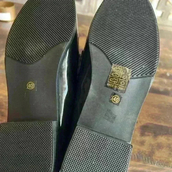 JustFab Black and Gold Loafers Size 8.5 - Picture 3 of 8